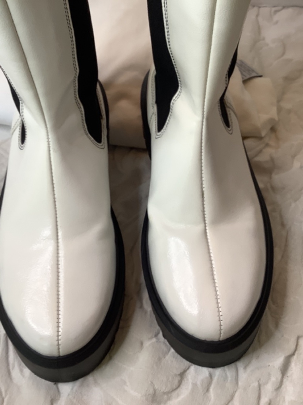 EUC ASOS design white black Chelsea boots platform - Picture 8 of 16